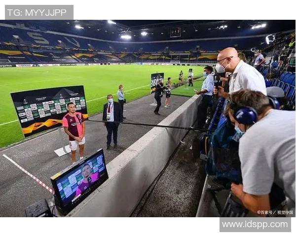 足球明星与中国粉丝亲密互动展现全球魅力与文化交流新风尚