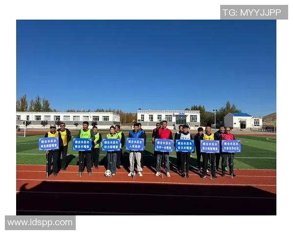 足球明星与女球迷共度激情时刻高清图片展现青春活力与运动魅力 足球明星与女球迷共度激情时刻高清图片展现青春活力与运动魅力